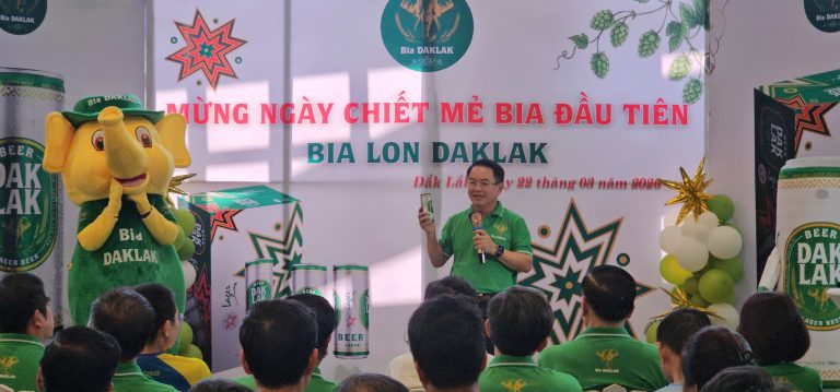 Bia lon DakLak chính thức chiết lô đầu tiên, đánh dấu cột mốc mới trong hành trình phát triển
